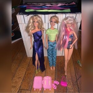 3 barbies 5 fabrics and barbie accessories!